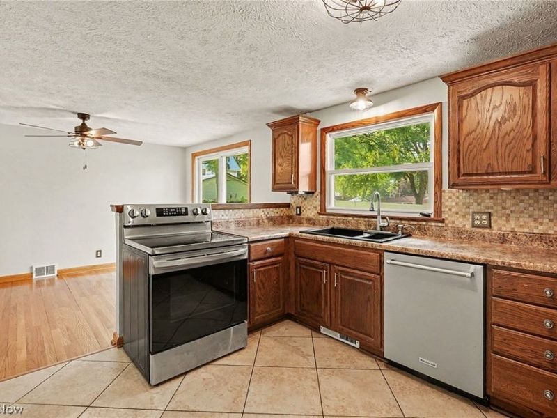 811 Leecrest Street NW, Massillon, OH 44646 Photo 11