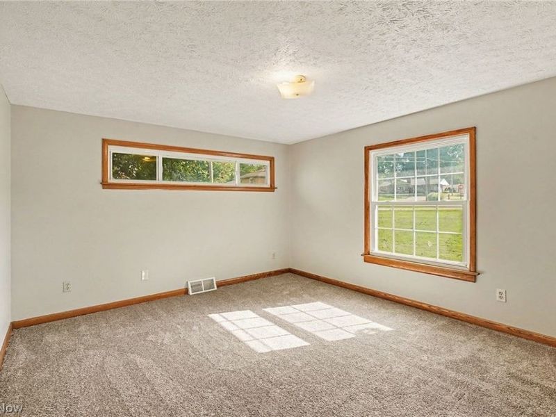 811 Leecrest Street NW, Massillon, OH 44646 Photo 4
