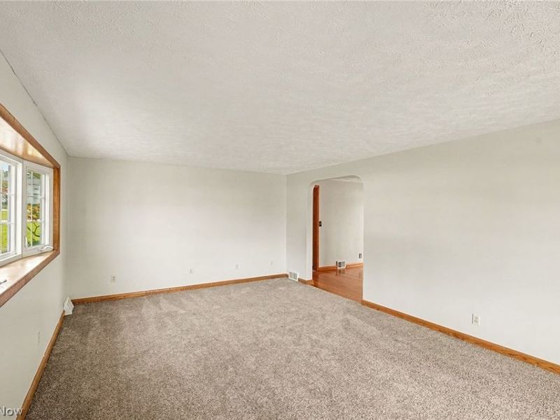 811 Leecrest Street NW, Massillon, OH 44646 Photo 9