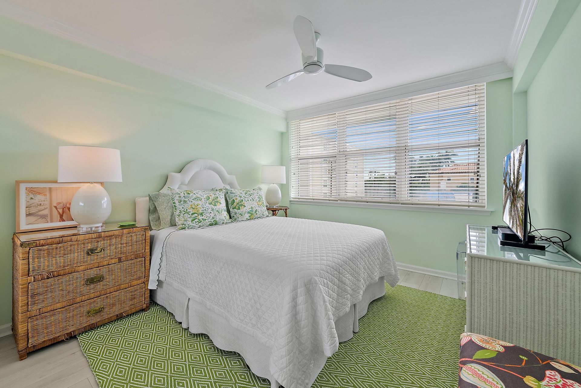 401 Peruvian Avenue, Unit 303, Palm Beach, FL 33480 Photo