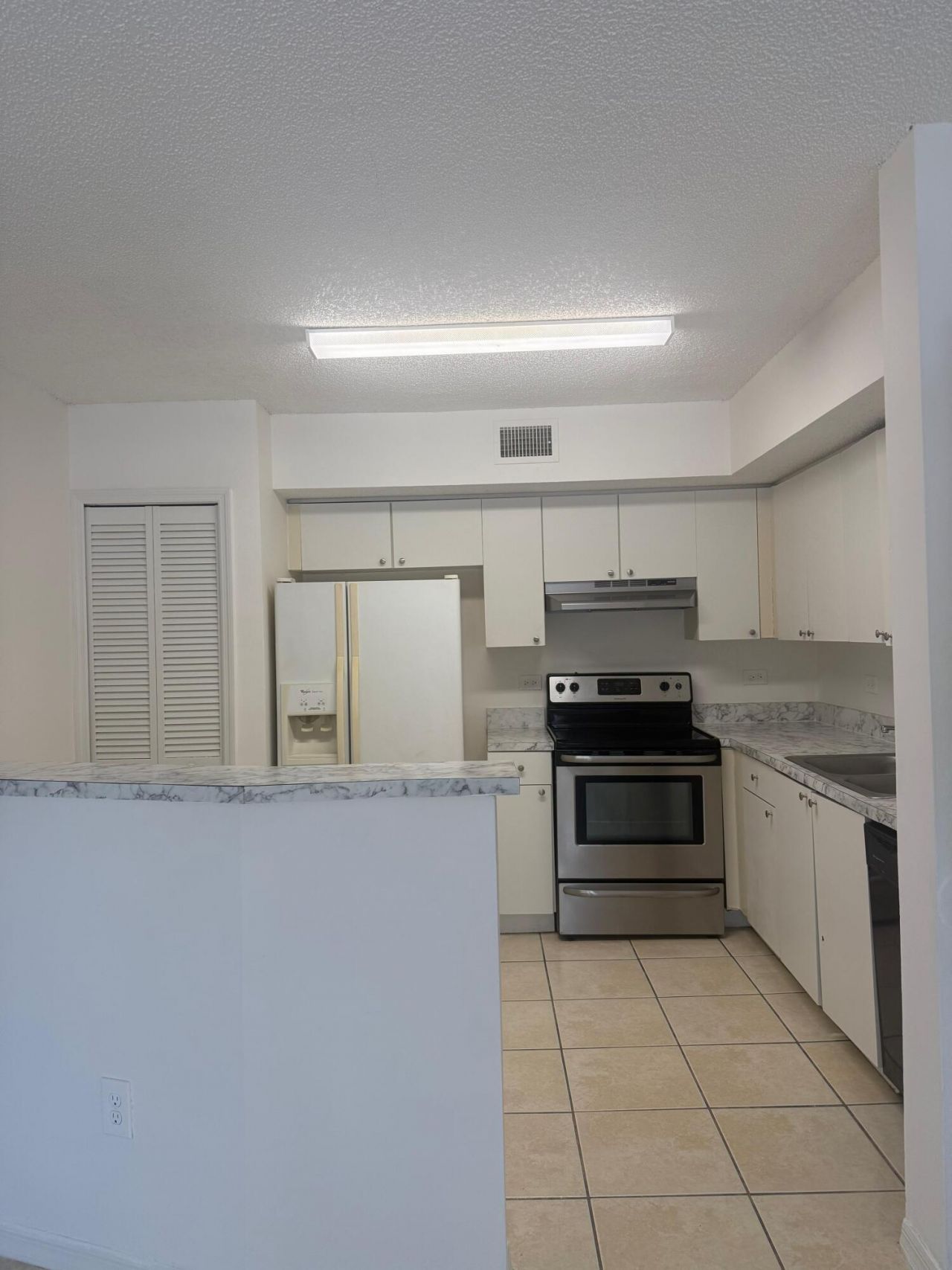 3660 N 56th Avenue, Unit 611, Hollywood, FL 33021 Photo