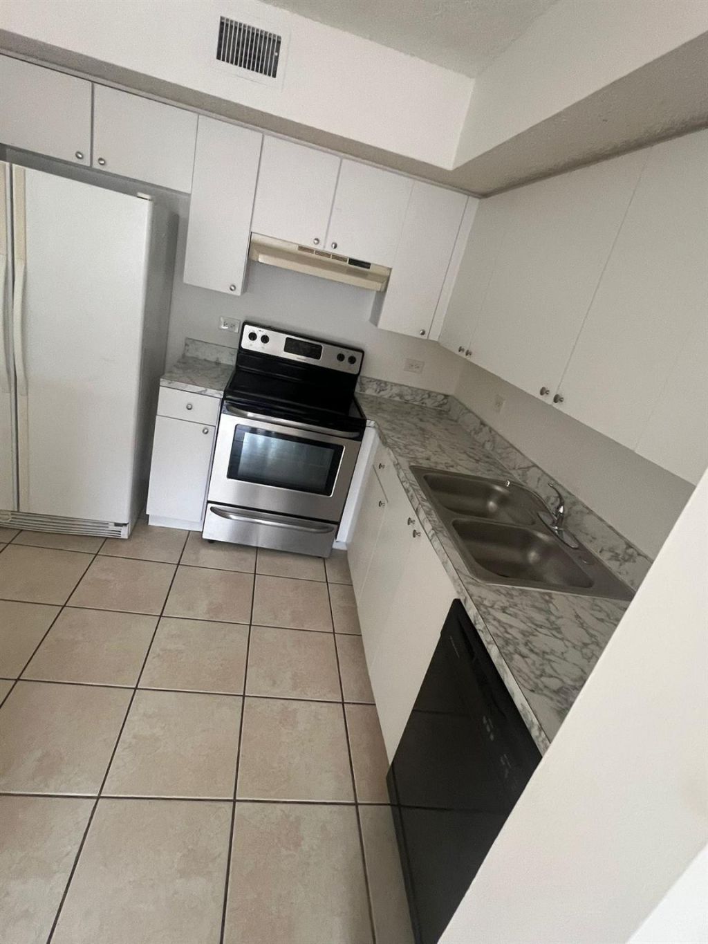 3660 N 56th Avenue, Unit 611, Hollywood, FL 33021 Photo