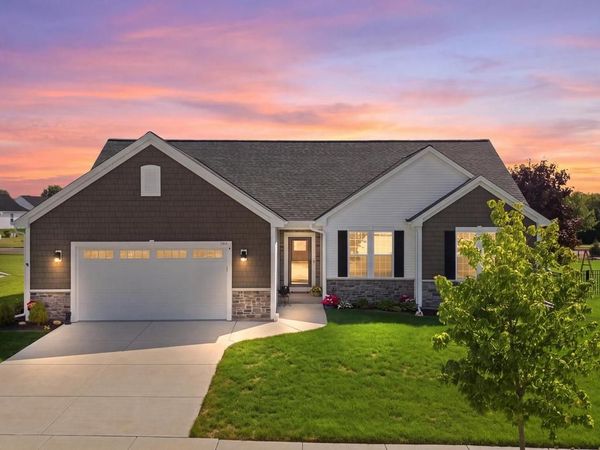 1017 Durango DRIVE, Hartford, WI 53027