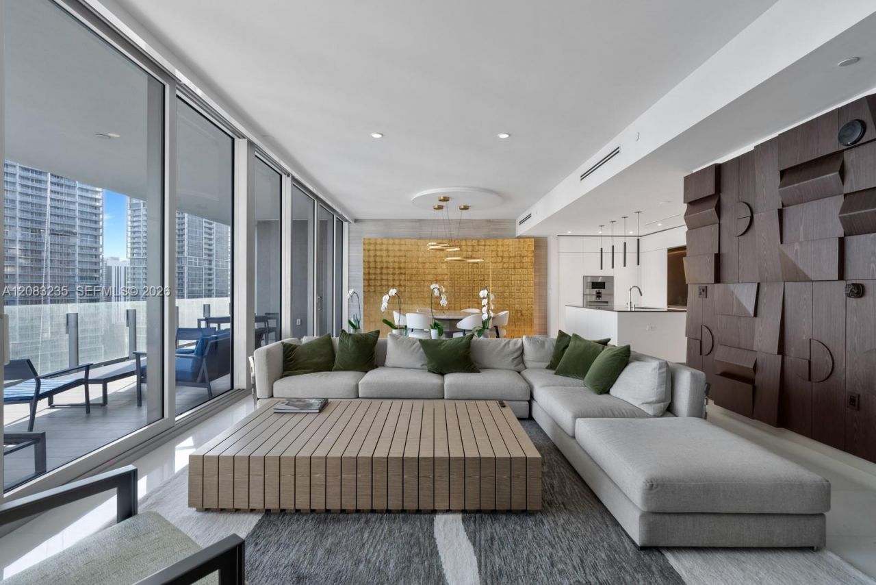 300 Biscayne Boulevard Way, Unit 3302E, Miami, FL 33131 Photo