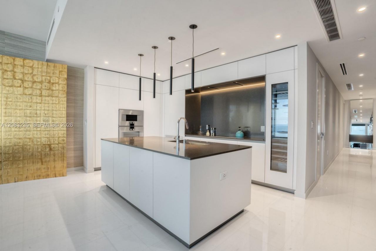 300 Biscayne Boulevard Way, Unit 3302E, Miami, FL 33131 Photo