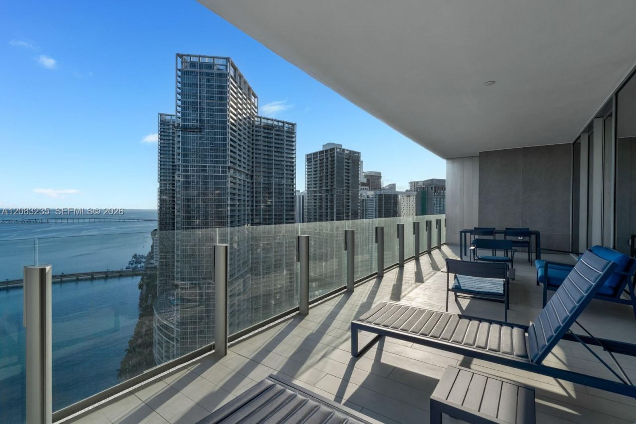 300 Biscayne Boulevard Way, Unit 3302E, Miami, FL 33131 Photo