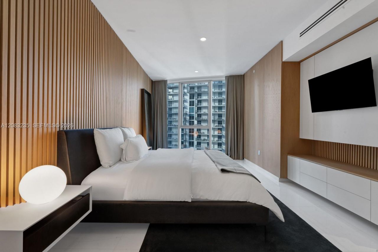 300 Biscayne Boulevard Way, Unit 3302E, Miami, FL 33131 Photo