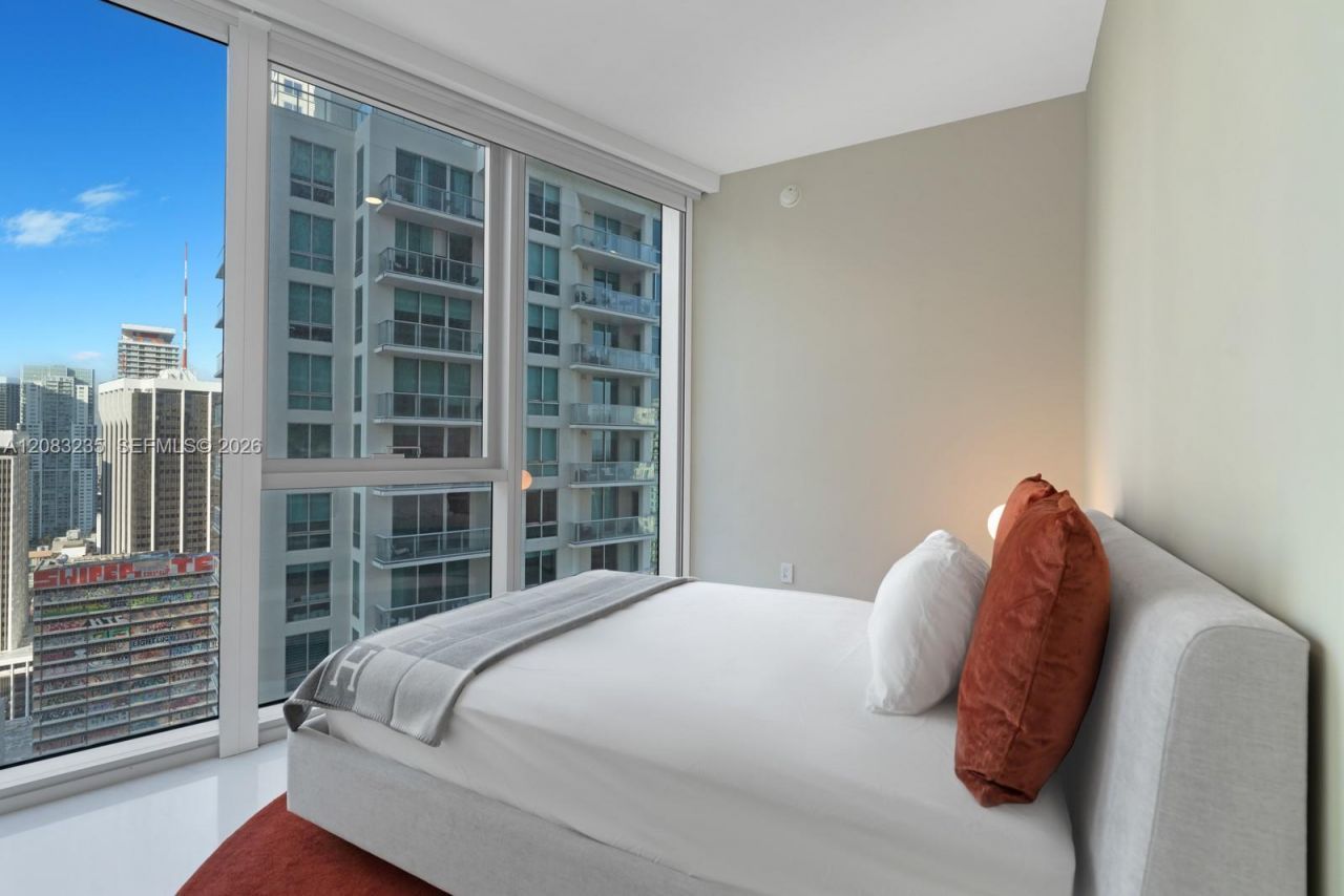 300 Biscayne Boulevard Way, Unit 3302E, Miami, FL 33131 Photo