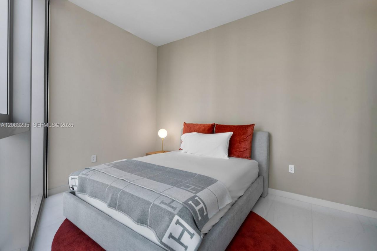 300 Biscayne Boulevard Way, Unit 3302E, Miami, FL 33131 Photo