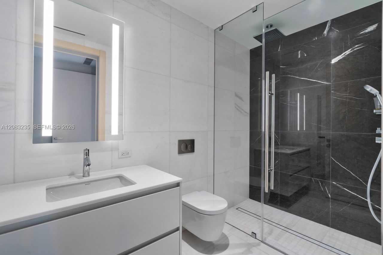 300 Biscayne Boulevard Way, Unit 3302E, Miami, FL 33131 Photo
