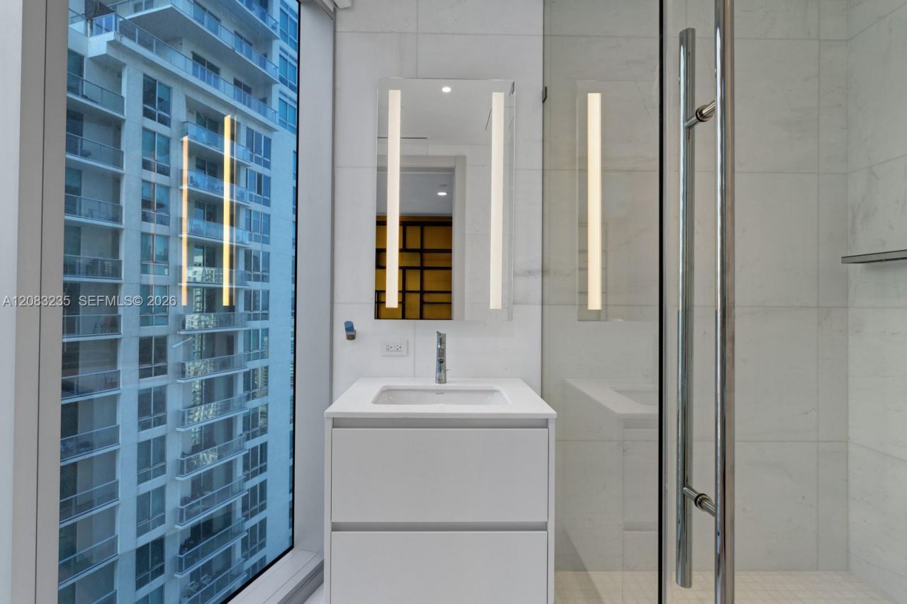 300 Biscayne Boulevard Way, Unit 3302E, Miami, FL 33131 Photo