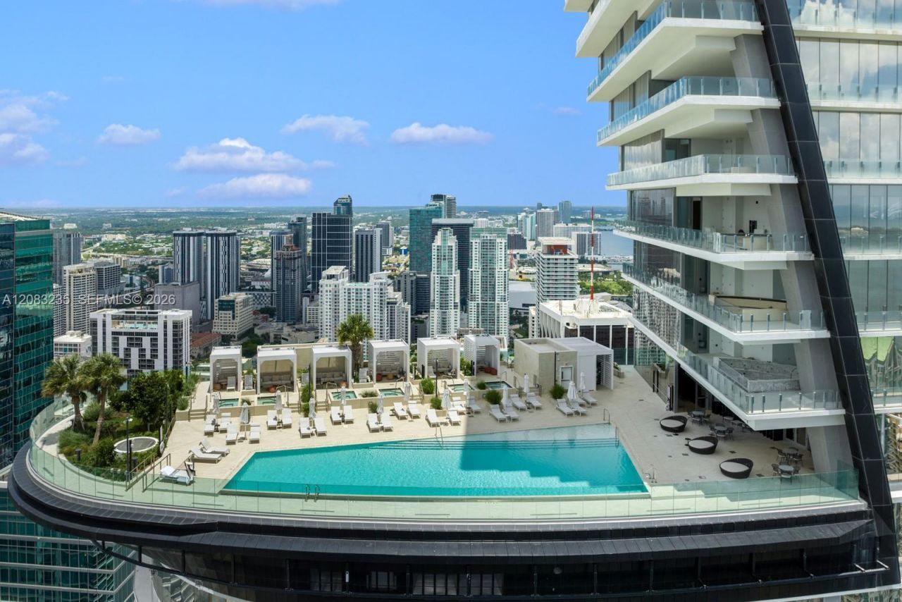 300 Biscayne Boulevard Way, Unit 3302E, Miami, FL 33131 Photo