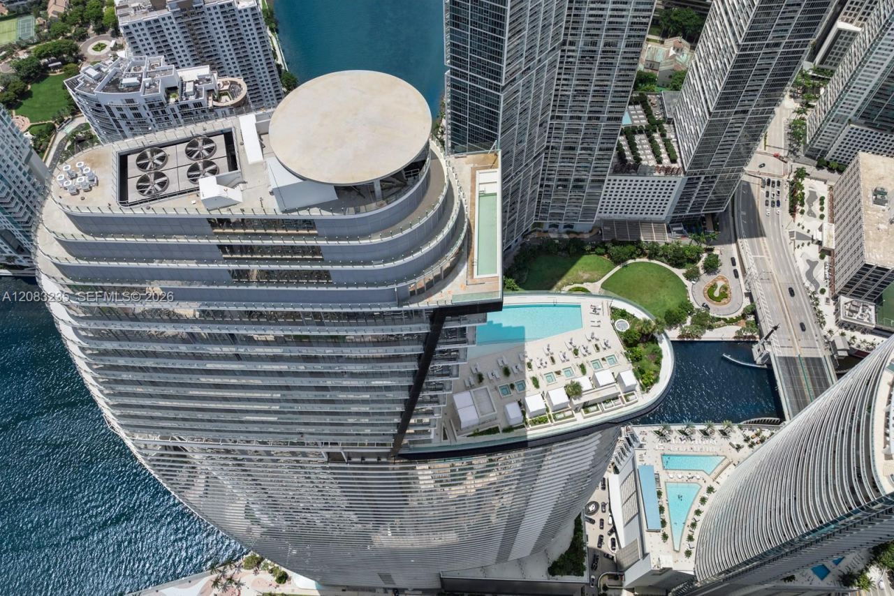 300 Biscayne Boulevard Way, Unit 3302E, Miami, FL 33131 Photo