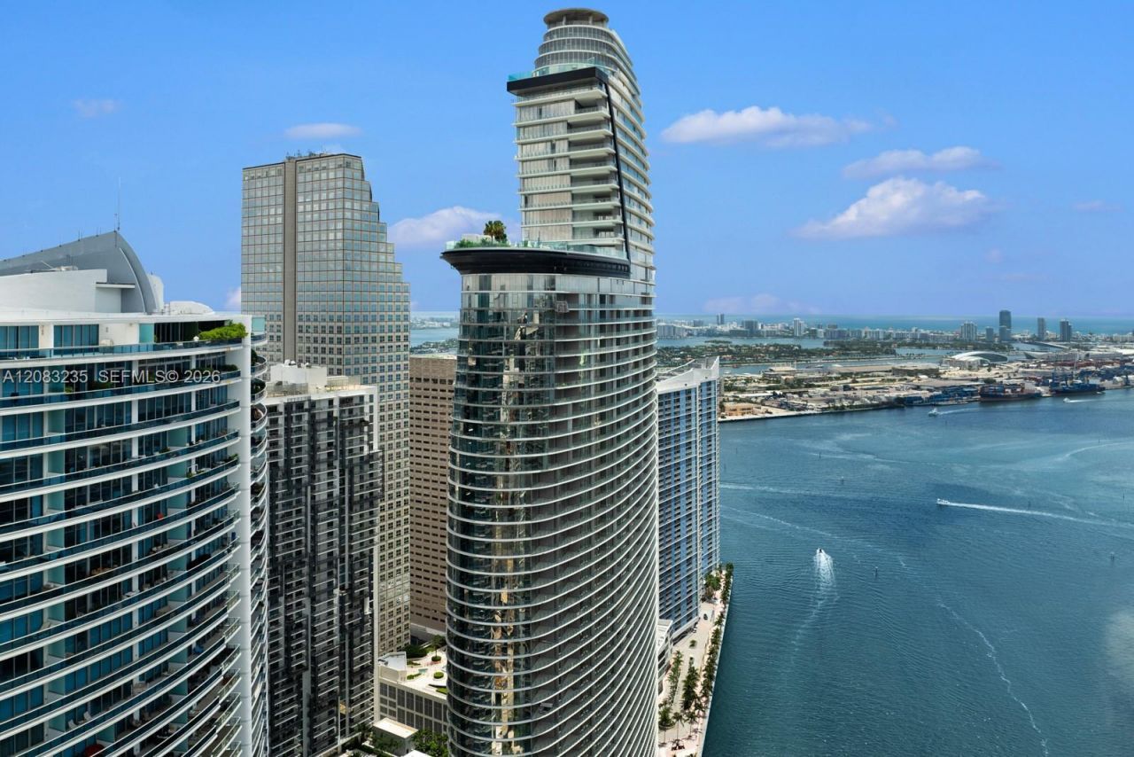 300 Biscayne Boulevard Way, Unit 3302E, Miami, FL 33131 Photo