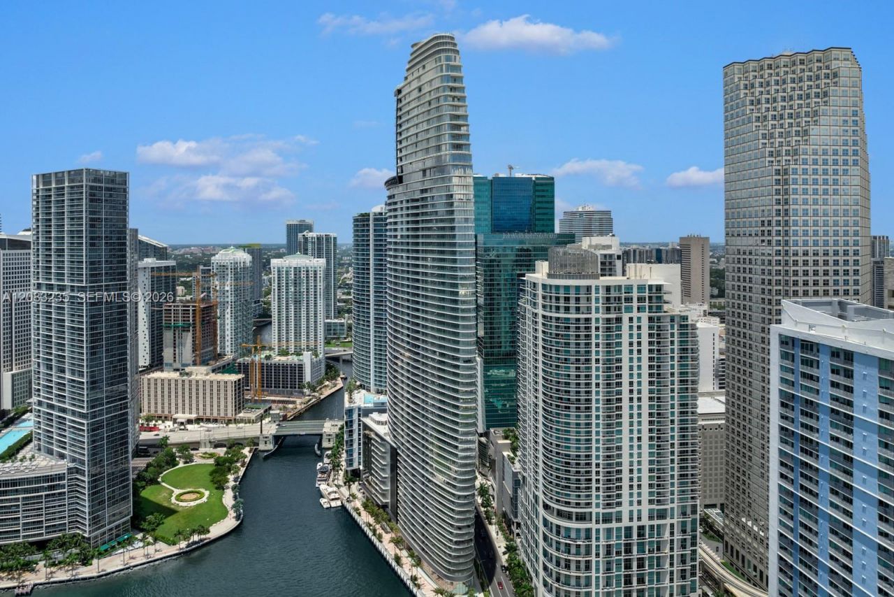 300 Biscayne Boulevard Way, Unit 3302E, Miami, FL 33131 Photo