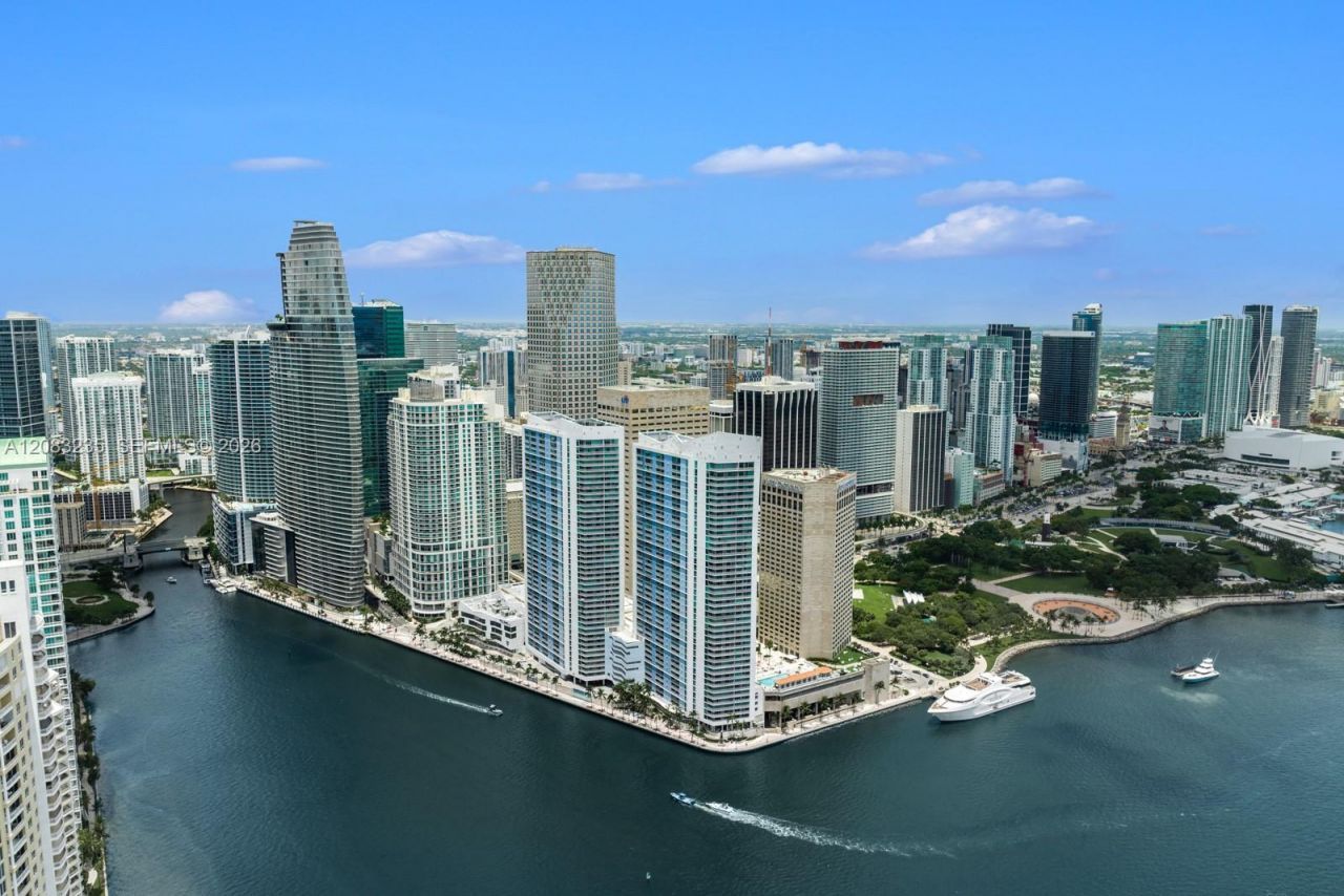 300 Biscayne Boulevard Way, Unit 3302E, Miami, FL 33131 Photo