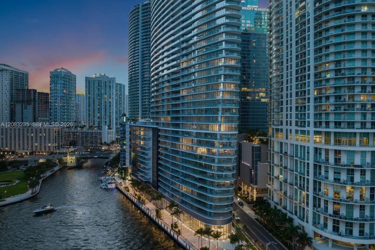 300 Biscayne Boulevard Way, Unit 3302E, Miami, FL 33131 Photo