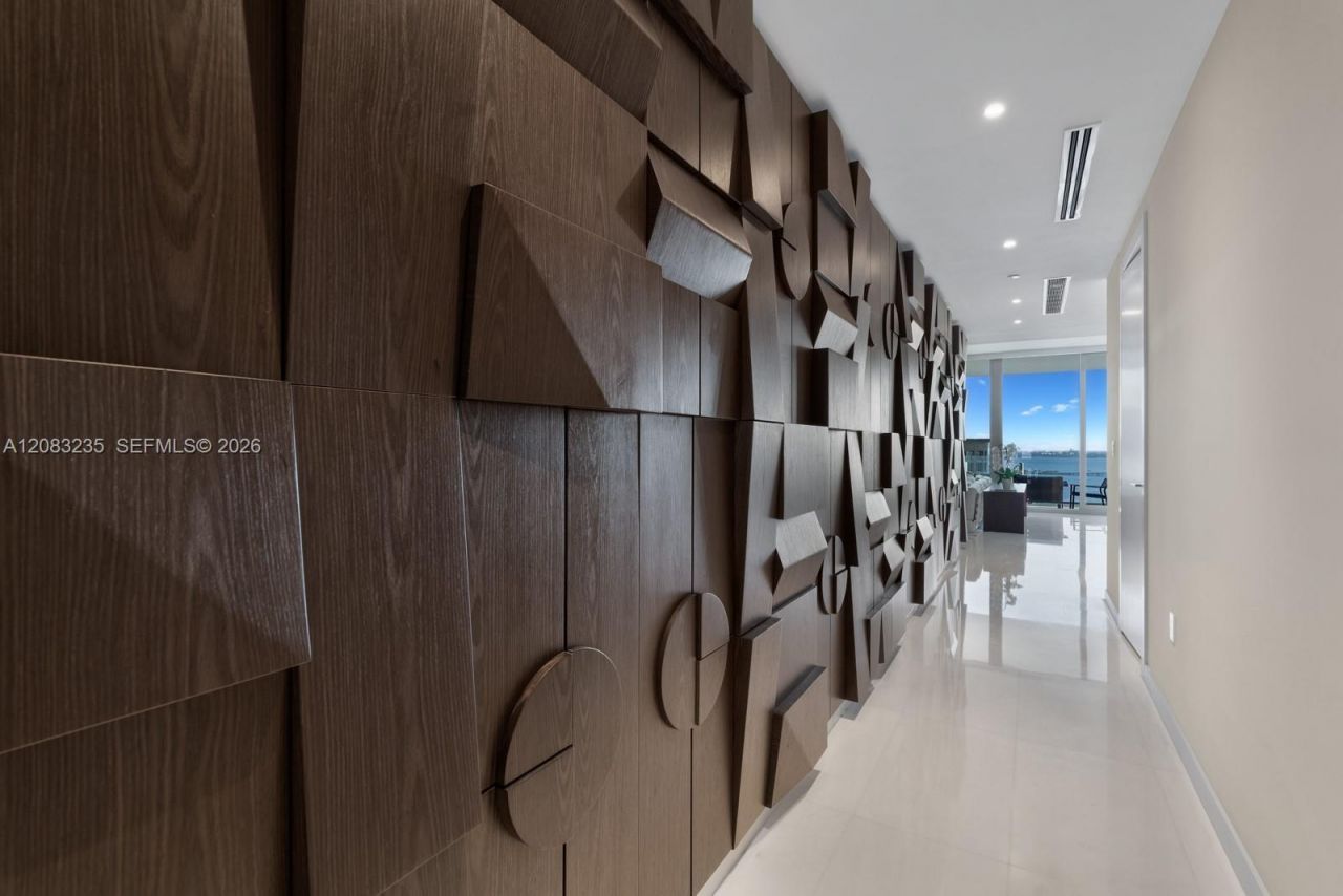 300 Biscayne Boulevard Way, Unit 3302E, Miami, FL 33131 Photo