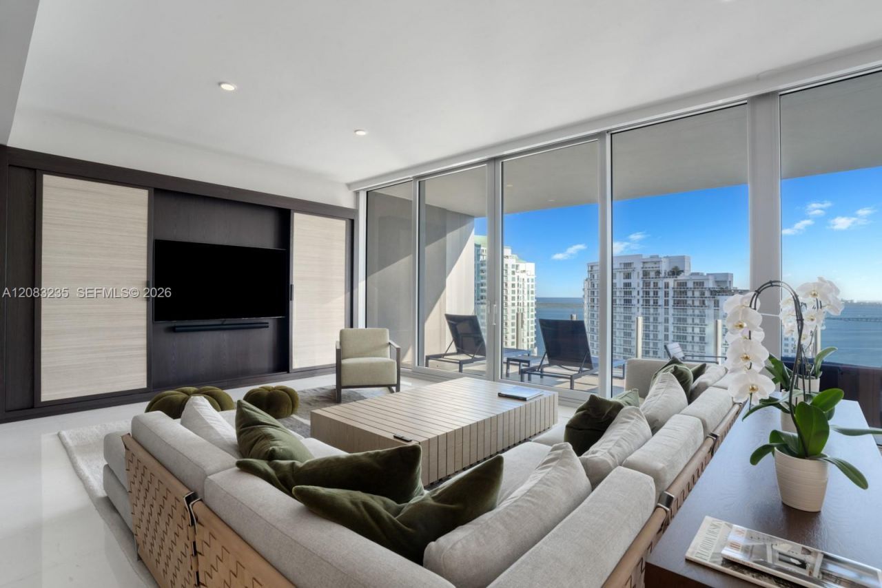 300 Biscayne Boulevard Way, Unit 3302E, Miami, FL 33131 Photo