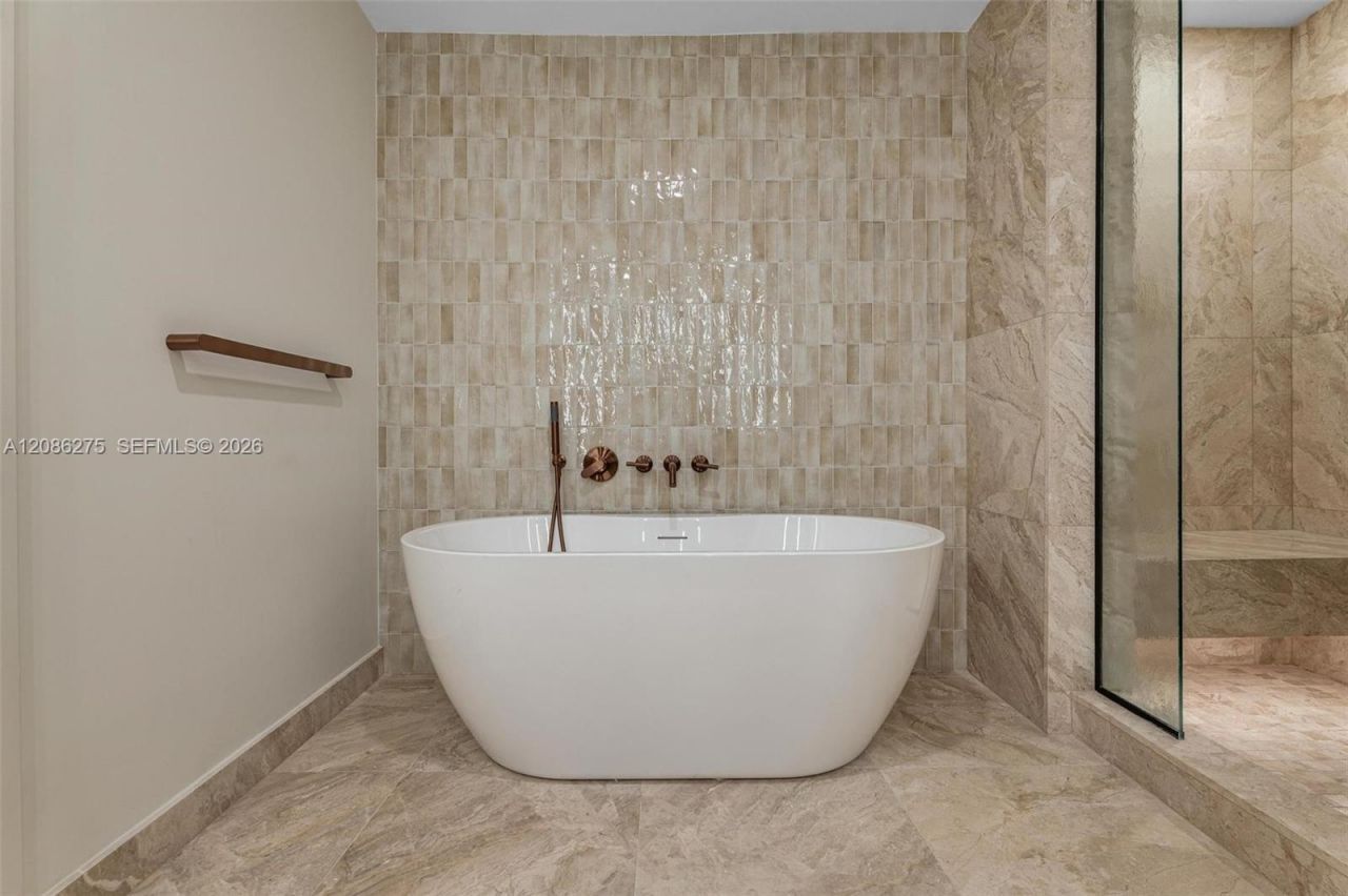 1176 97 St, Unit 503, Bay Harbor Islands, FL 33154 Photo