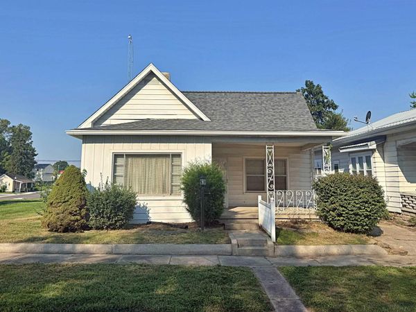 321 SE 7th Street, Washington, IN 47501