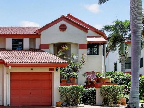 7856 Lexington Club Boulevard, Unit B, Delray Beach, FL 33446