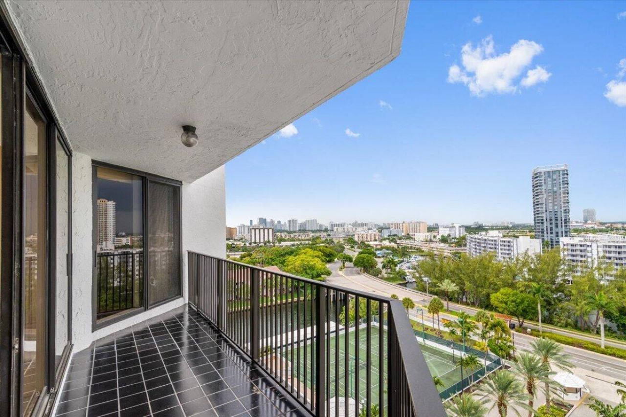 300 Three Islands Boulevard, Unit 312, Hallandale Beach, FL 33009 Photo