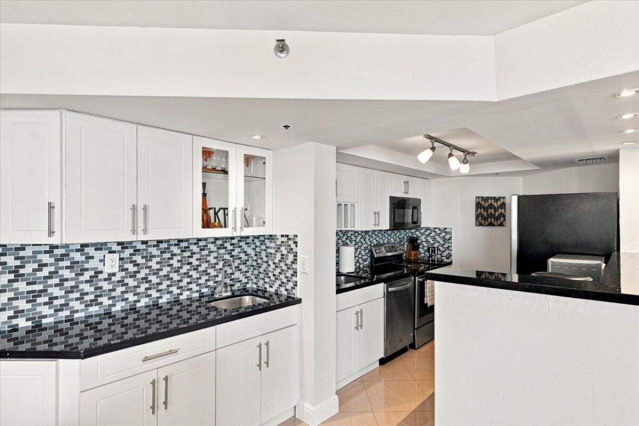300 Three Islands Boulevard, Unit 312, Hallandale Beach, FL 33009 Photo