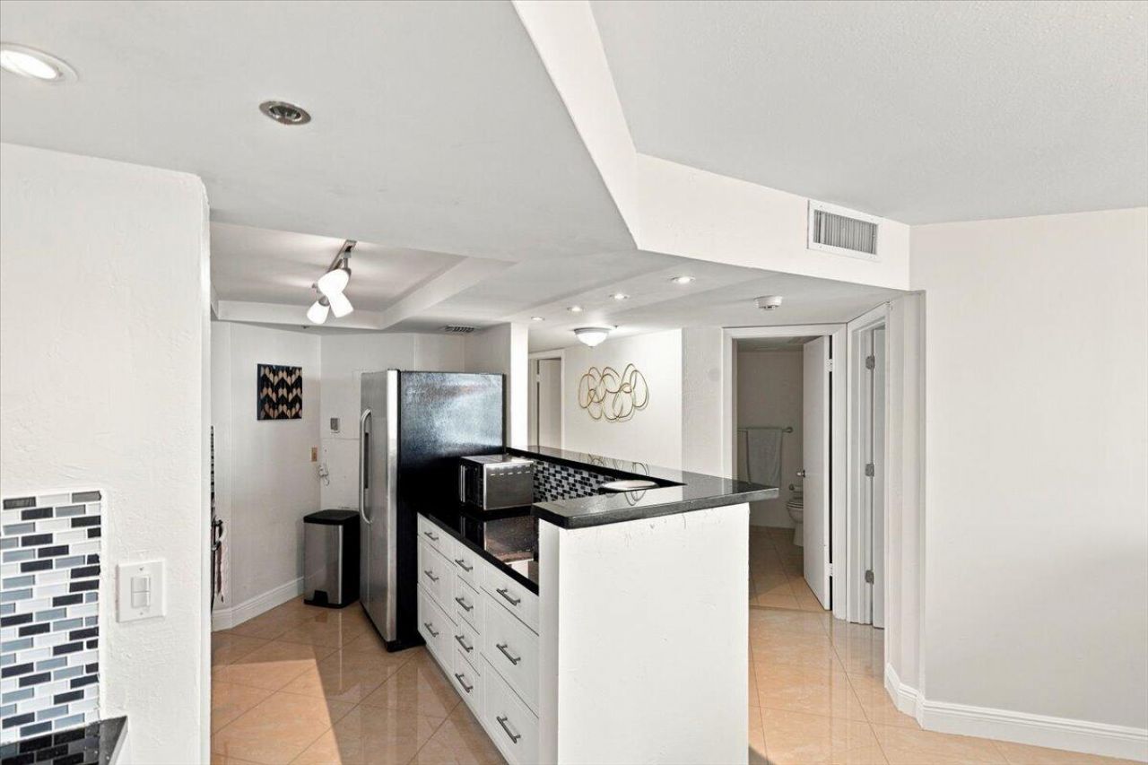 300 Three Islands Boulevard, Unit 312, Hallandale Beach, FL 33009 Photo
