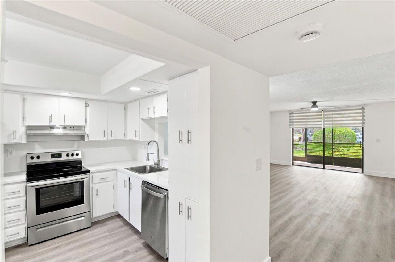 1100 Colony Point Circle, Unit 121, Pembroke Pines, FL 33026 Photo