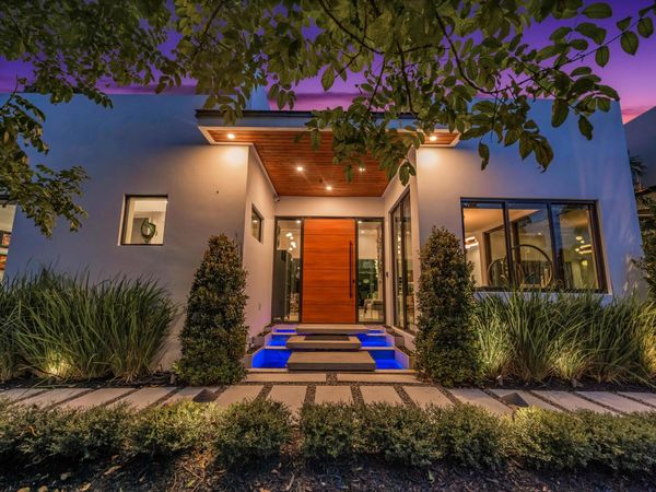 215 NE 28TH Court, Wilton Manors, FL 33334