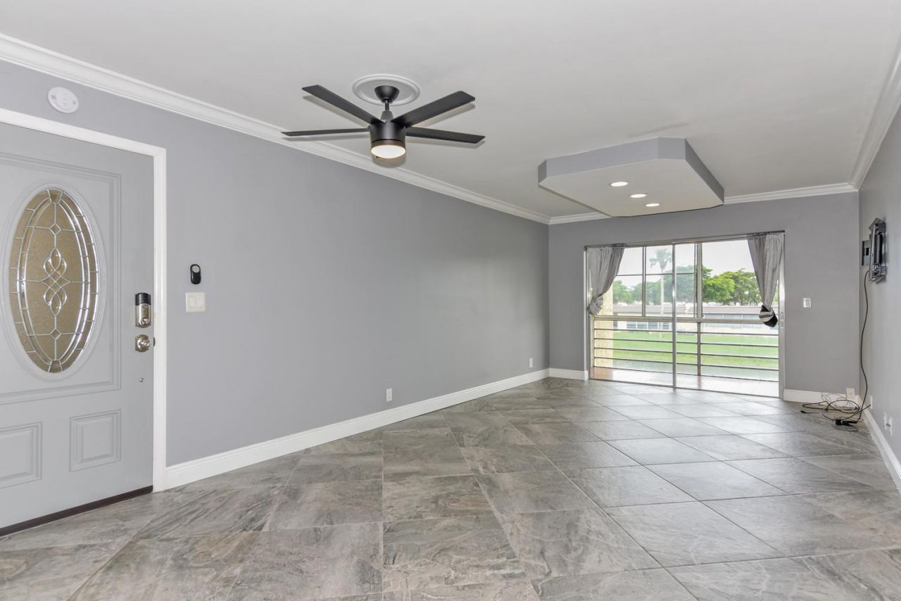 156 Lake Evelyn Drive, West Palm Beach, FL 33411 Photo