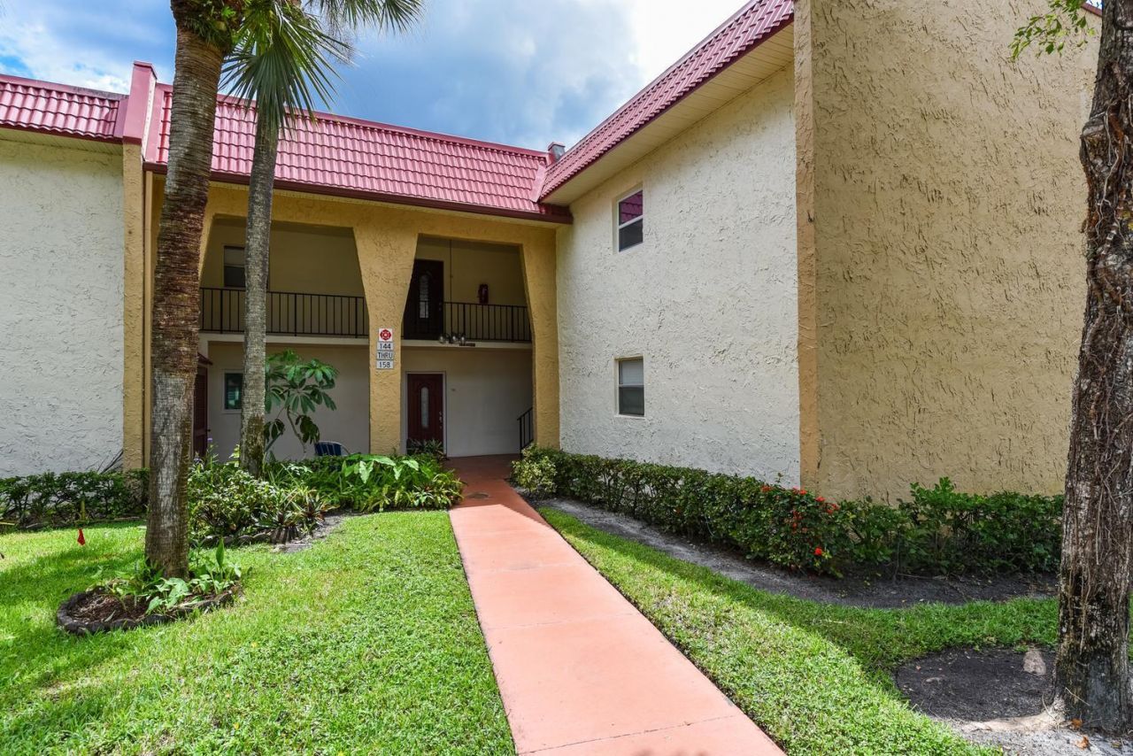 156 Lake Evelyn Drive, West Palm Beach, FL 33411 Photo