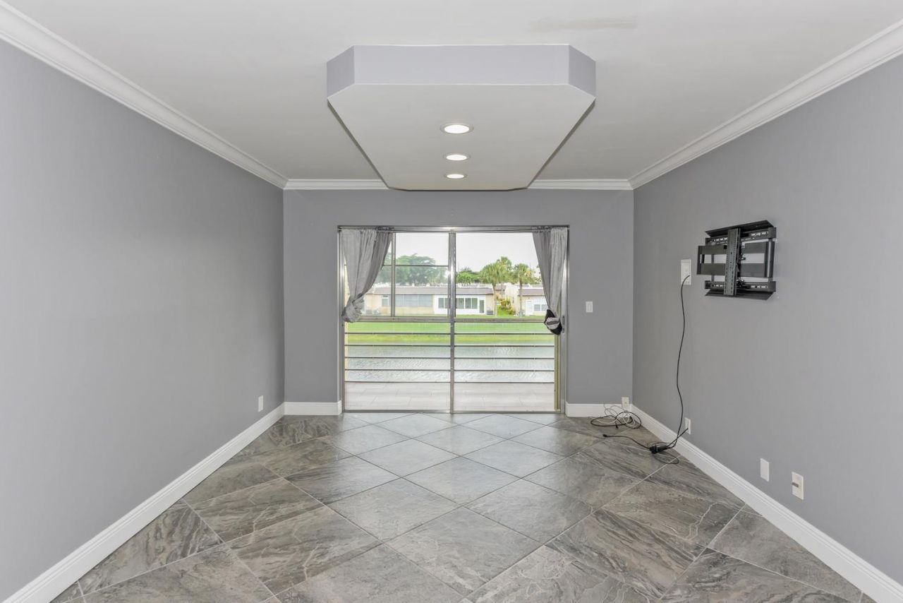156 Lake Evelyn Drive, West Palm Beach, FL 33411 Photo