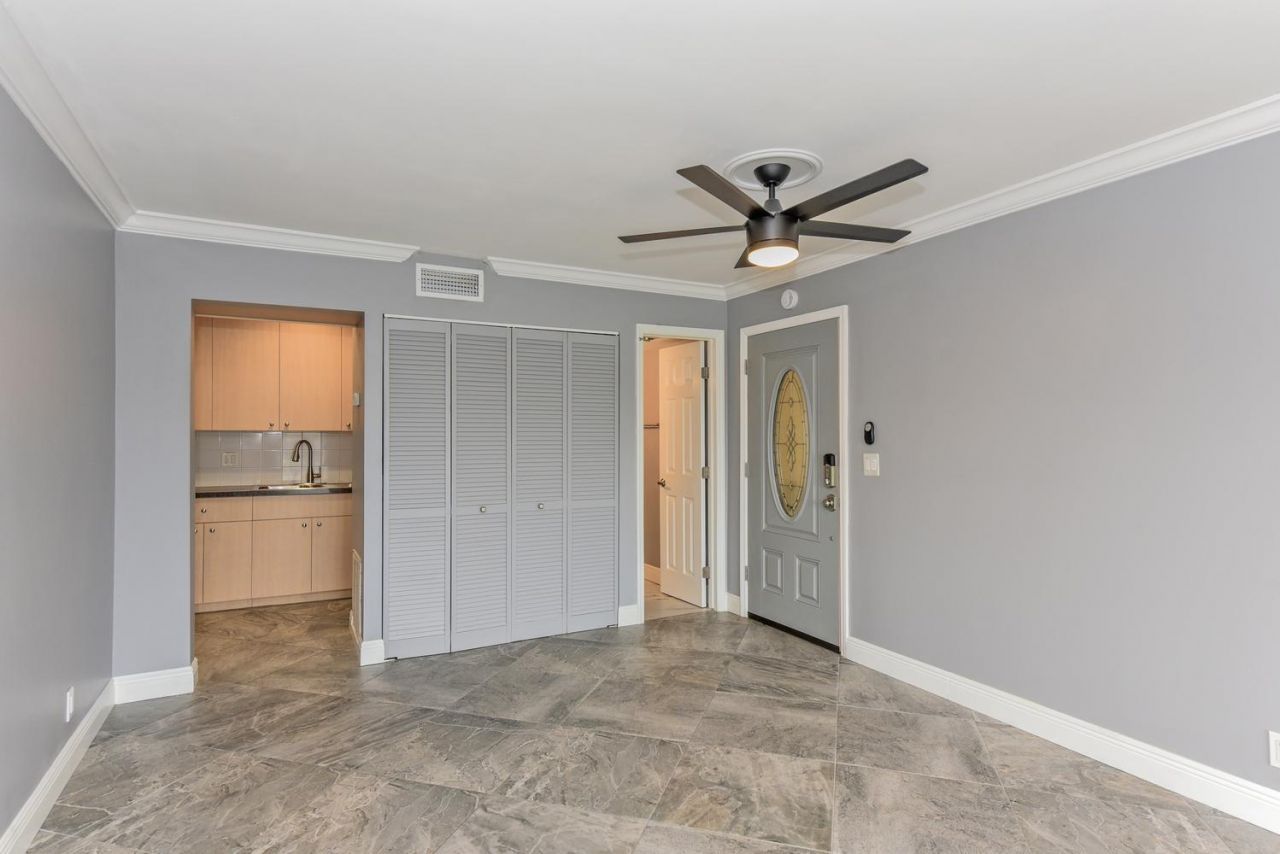 156 Lake Evelyn Drive, West Palm Beach, FL 33411 Photo