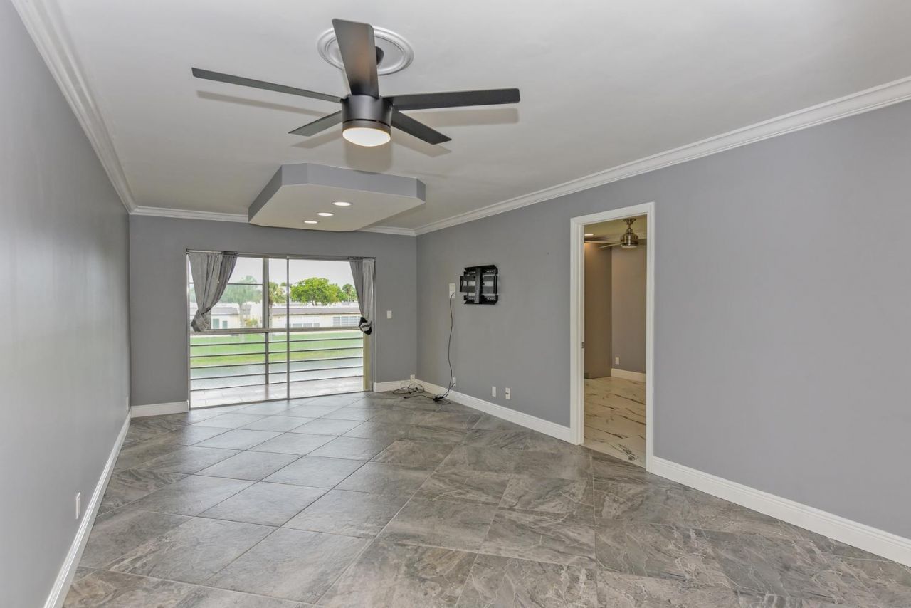 156 Lake Evelyn Drive, West Palm Beach, FL 33411 Photo
