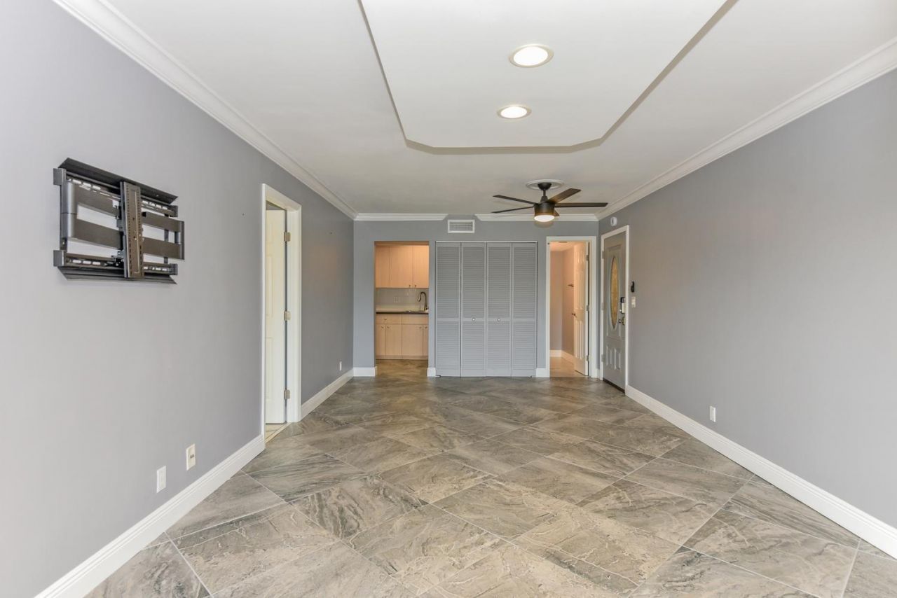 156 Lake Evelyn Drive, West Palm Beach, FL 33411 Photo