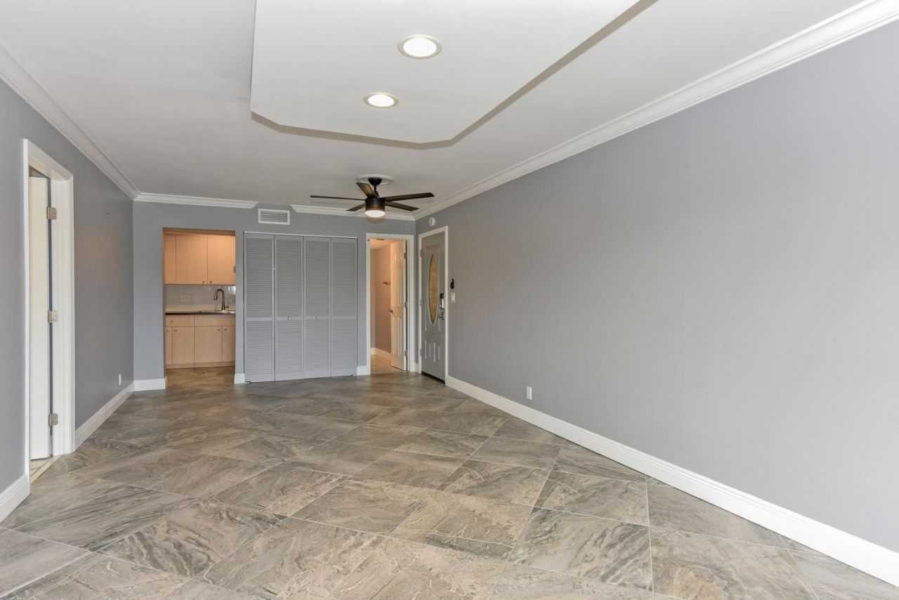 156 Lake Evelyn Drive, West Palm Beach, FL 33411 Photo
