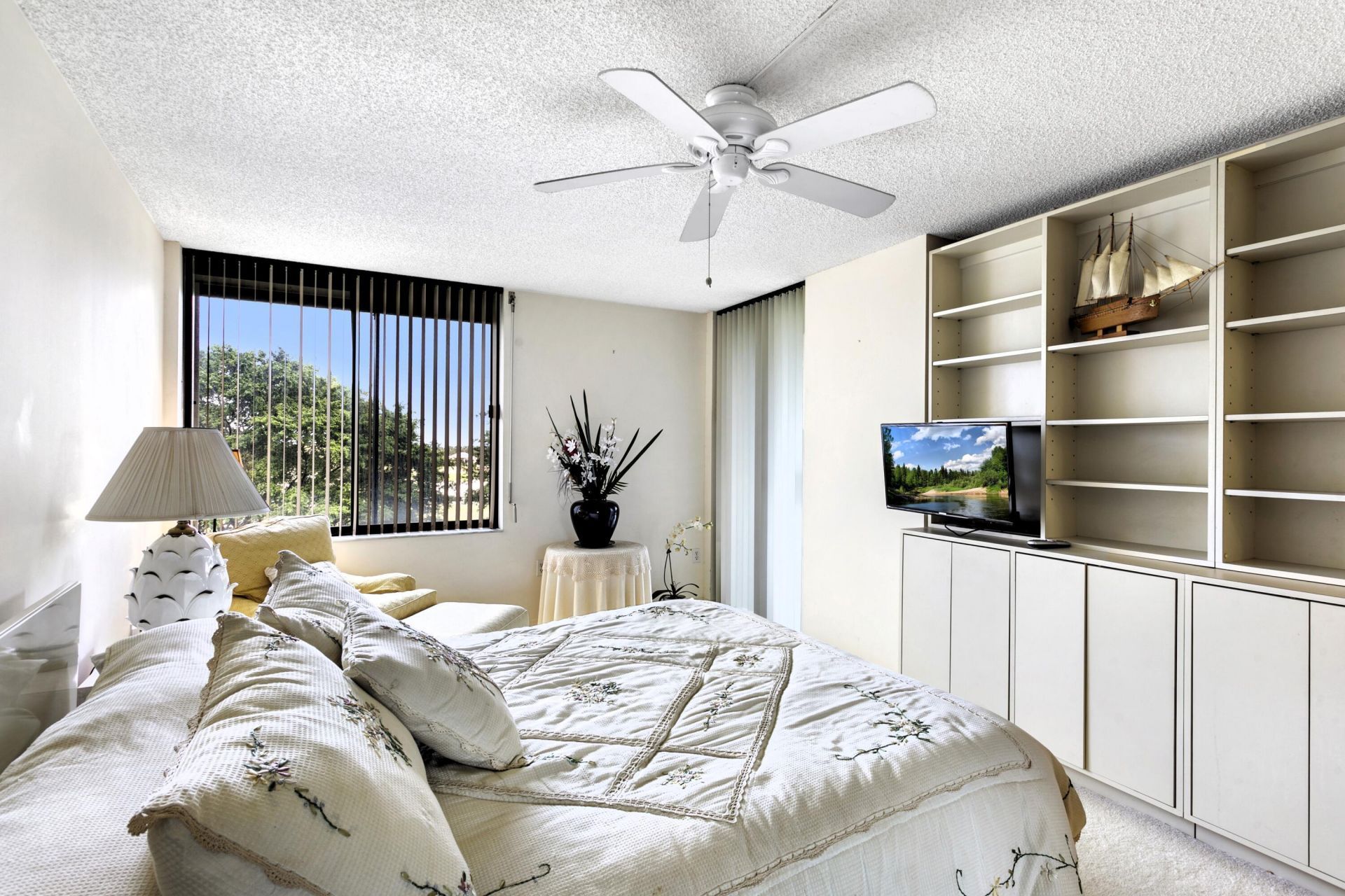 2480 Presidential Way, Unit 403, West Palm Beach, FL 33401 Photo