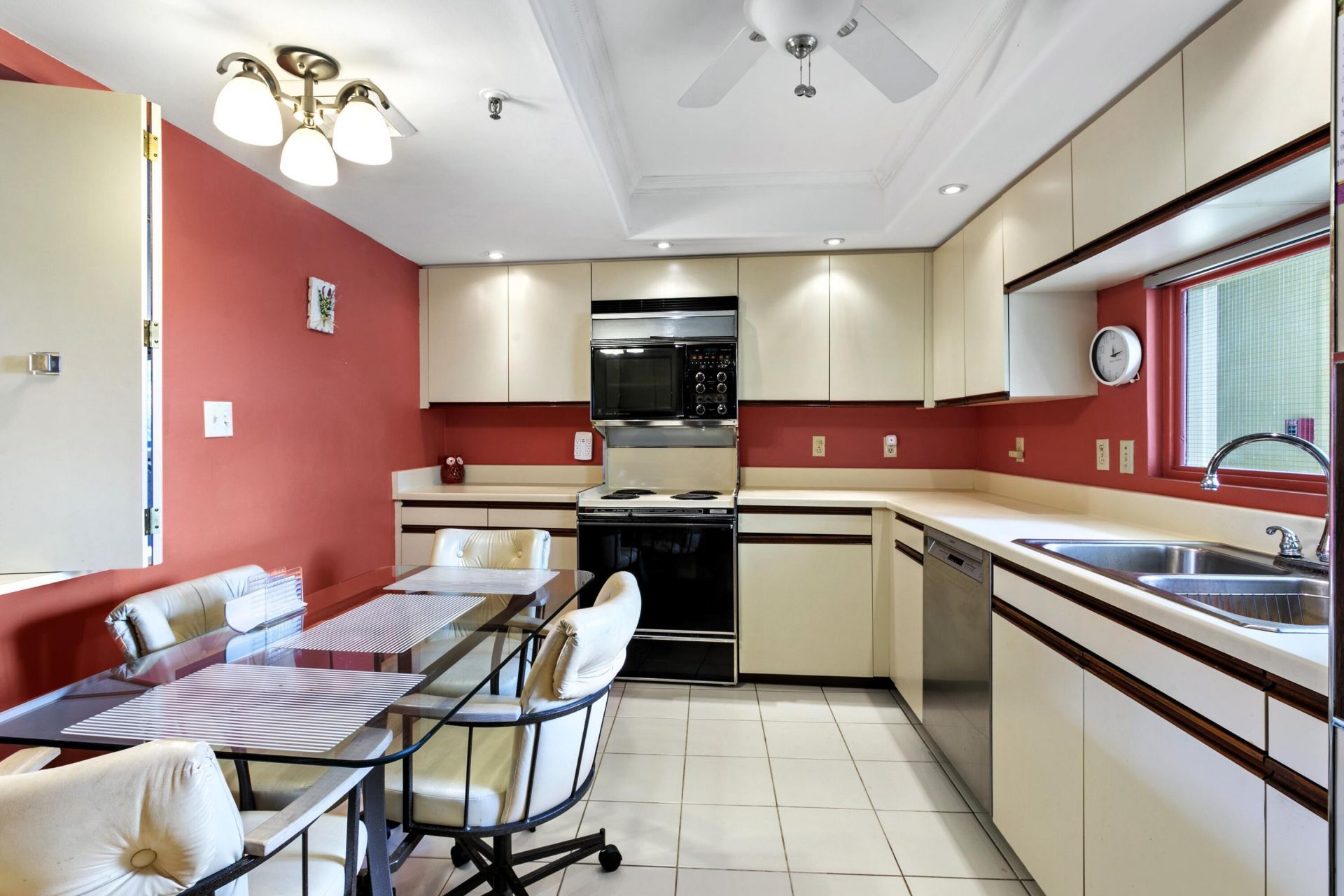 2480 Presidential Way, Unit 403, West Palm Beach, FL 33401 Photo