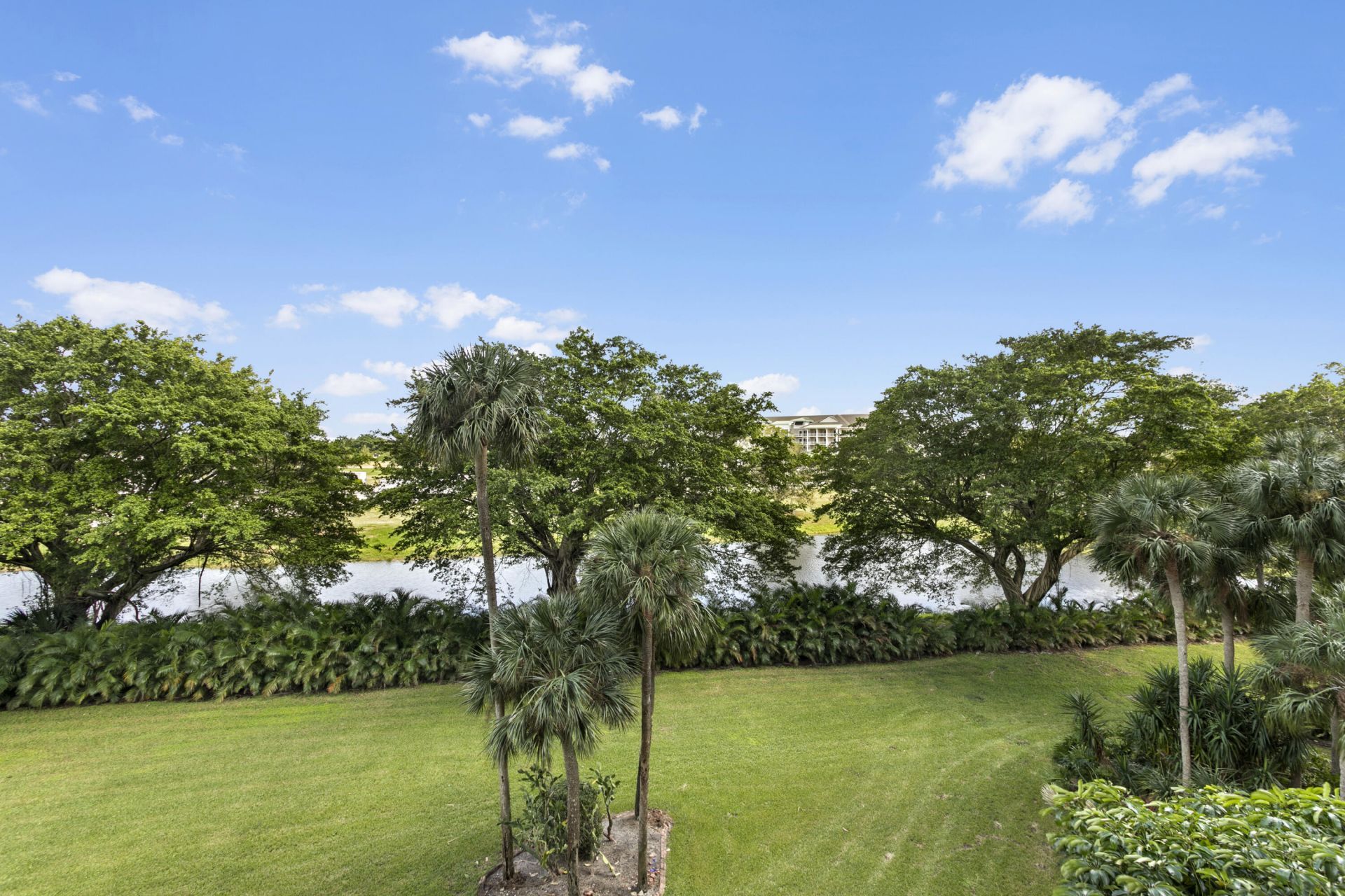 2480 Presidential Way, Unit 403, West Palm Beach, FL 33401 Photo