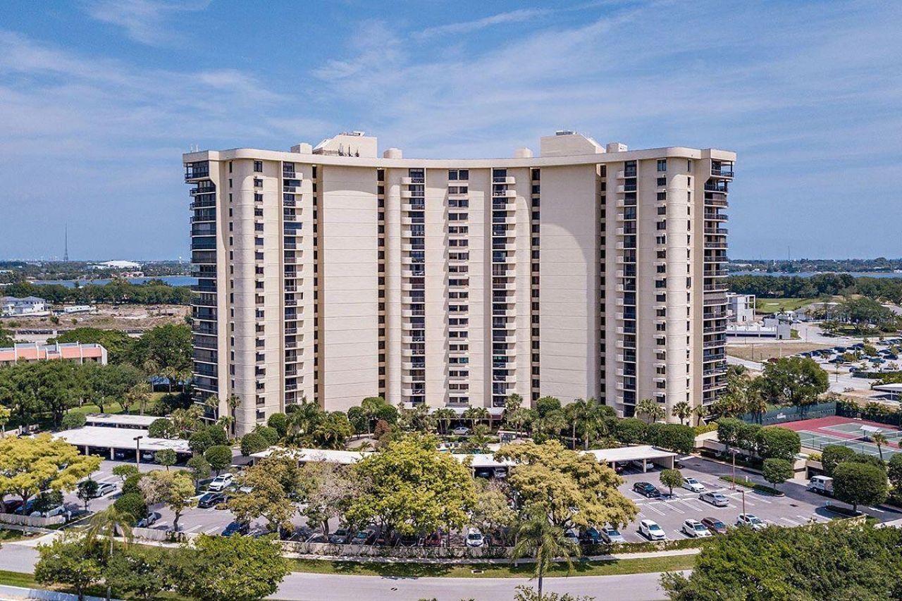 2480 Presidential Way, Unit 403, West Palm Beach, FL 33401 Photo