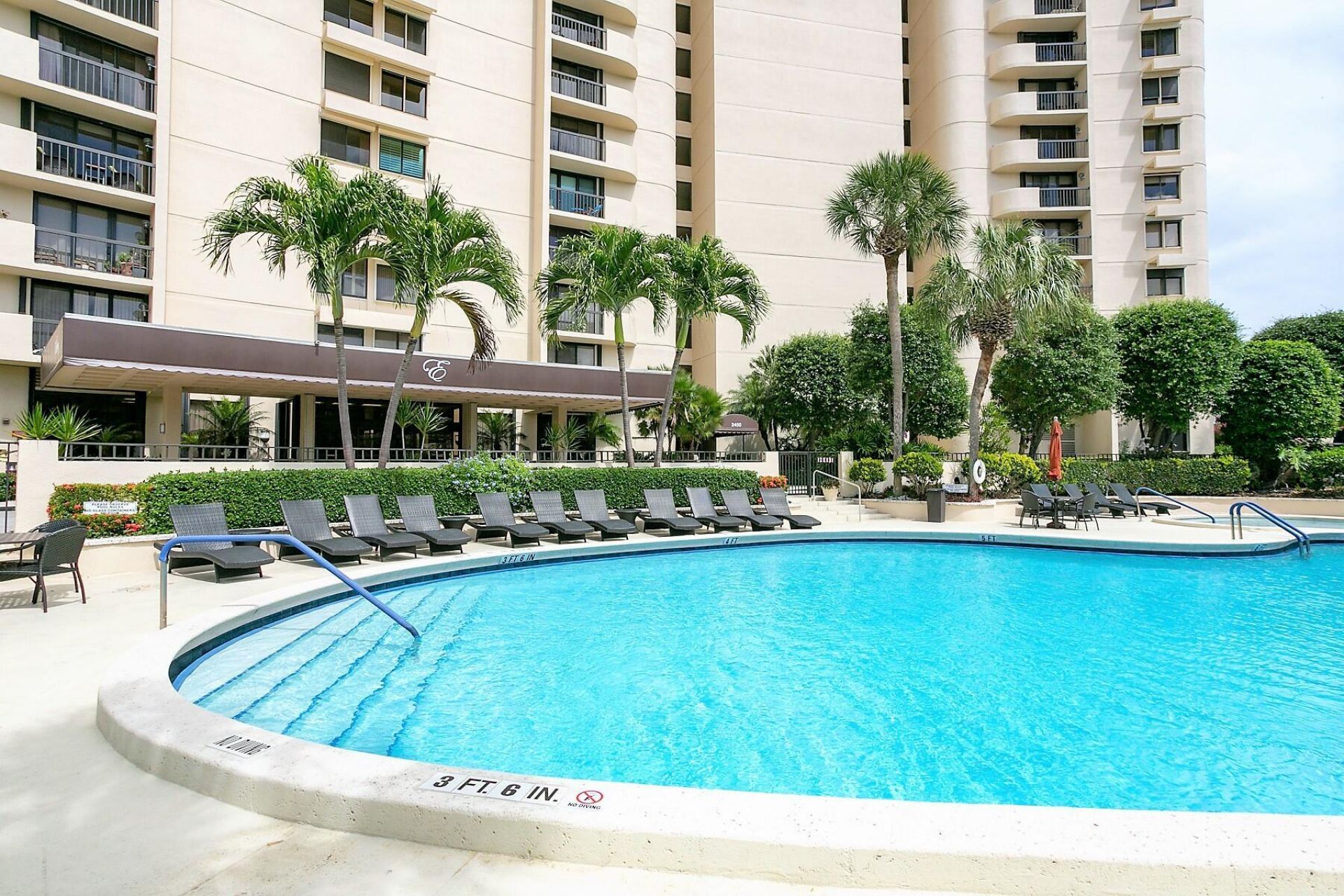 2480 Presidential Way, Unit 403, West Palm Beach, FL 33401 Photo