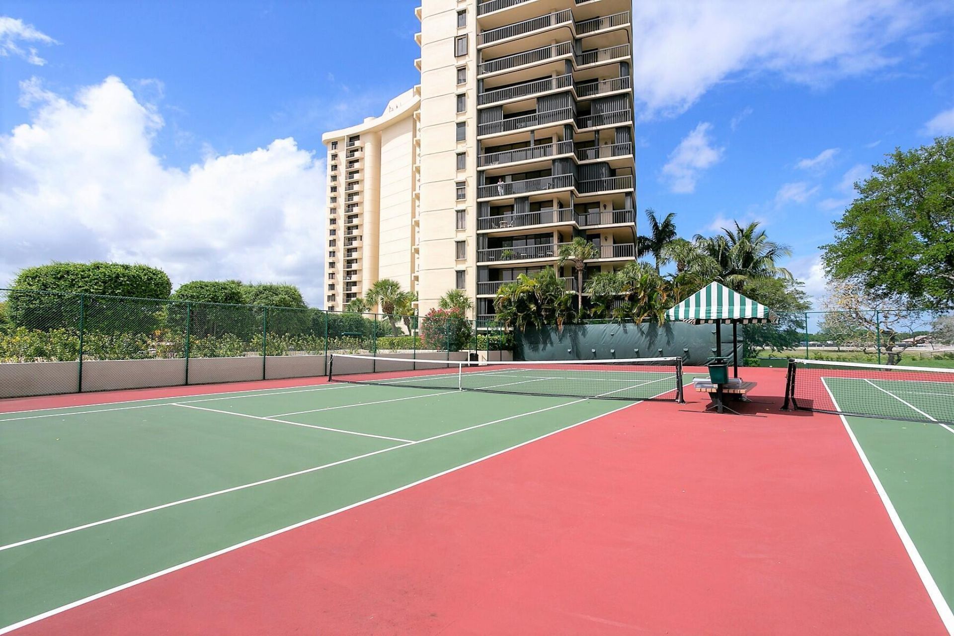 2480 Presidential Way, Unit 403, West Palm Beach, FL 33401 Photo