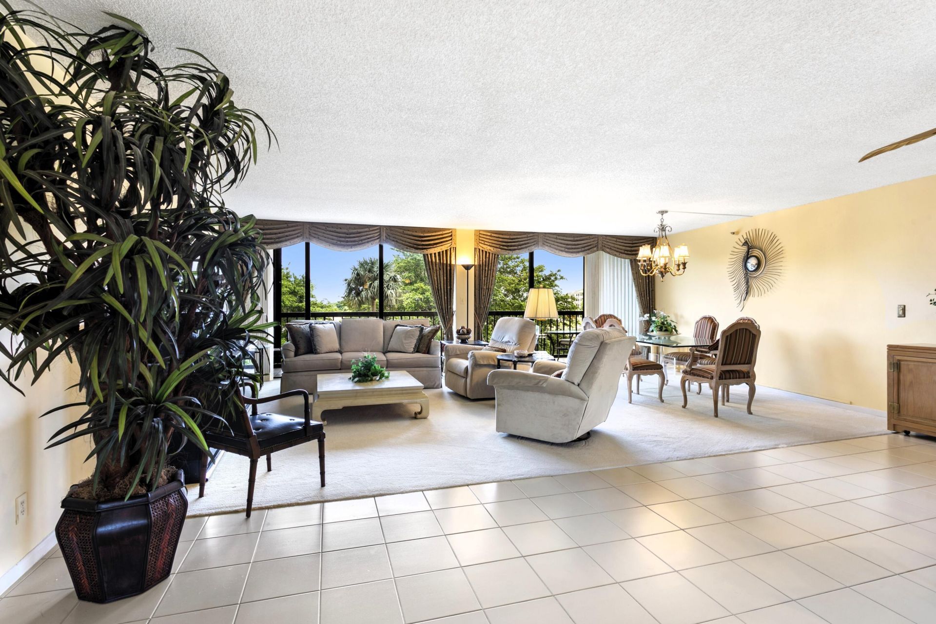 2480 Presidential Way, Unit 403, West Palm Beach, FL 33401 Photo