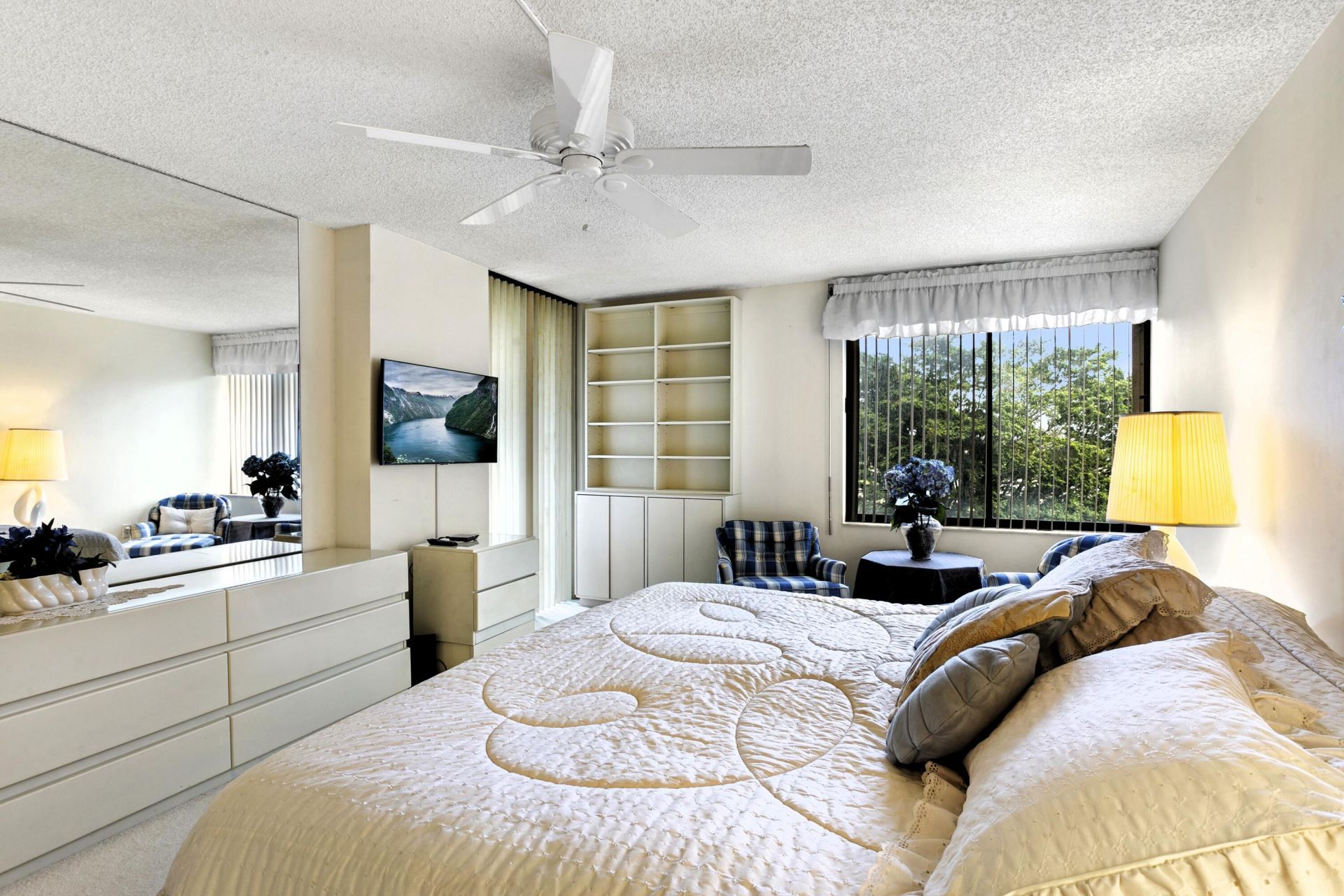 2480 Presidential Way, Unit 403, West Palm Beach, FL 33401 Photo