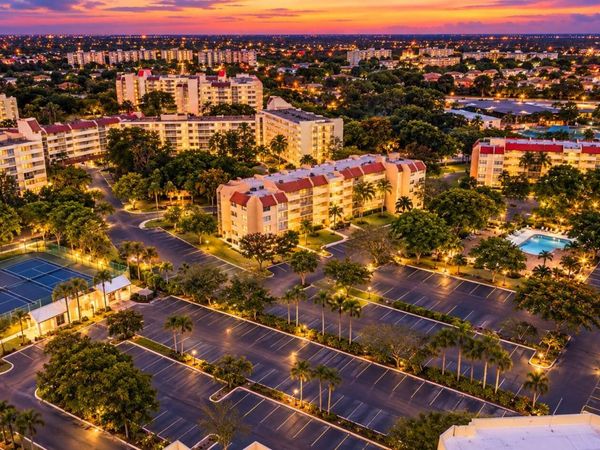 7080 ENVIRON Boulevard, Unit 423, Lauderhill, FL 33319