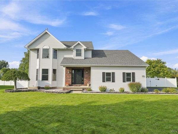 8952 Michael Douglas Drive , Clarence Center, NY 14032