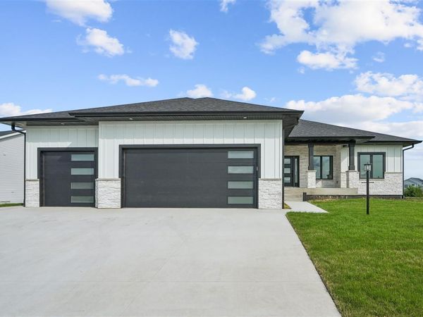 4177 Buckingham Ln, Iowa City, IA 52245