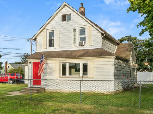 368 Catskill Avenue , Lindenhurst, NY 11757